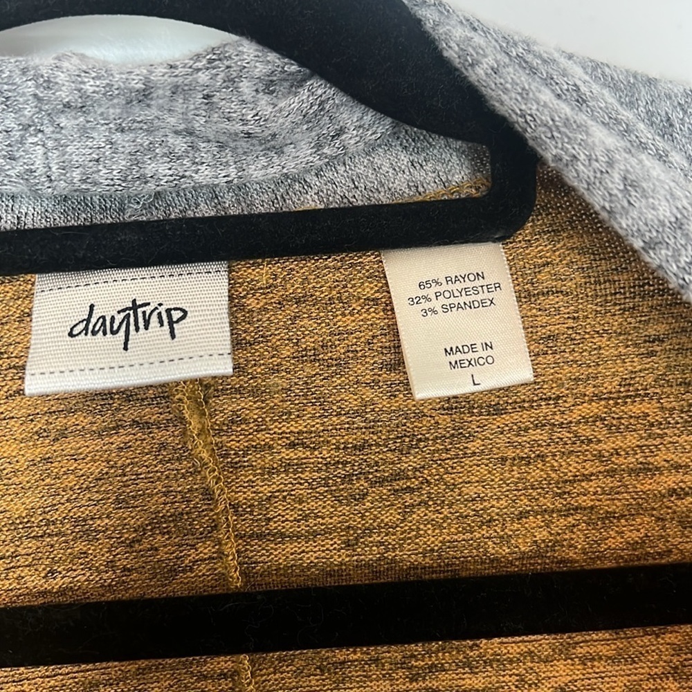 Daytrip size Large Black, gold, grey cardigan. Dolman sleeve, cocoon sty…​​​​​​ - Picture 3 of 6